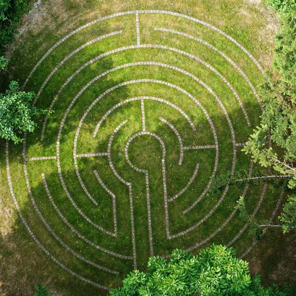 Quelle: Barbara Hartmann Ein runder Labyrinth aus Gras
