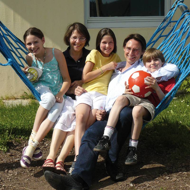 Quelle: Erzbischöfliches Seelsorgeamt Freiburg - Bildungshäuser und Familienferienstätten Ansicht von einer Familie im Haus Feldberg-Falkau