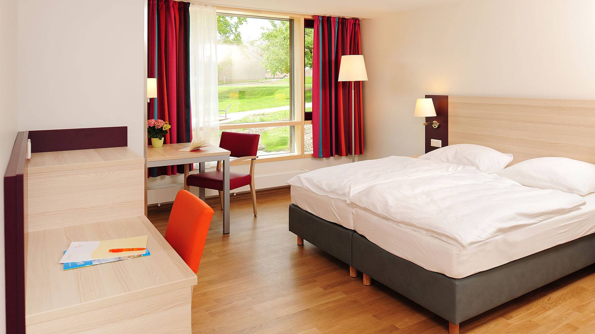 Doppelzimmer mit Blick ins Grüne